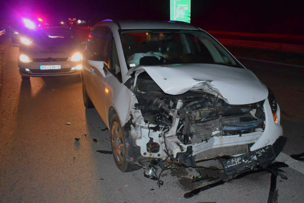 Rozbité auto po zrážke medveďa pri Košiciach na Zelenom dvore
